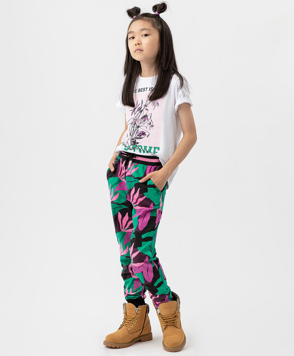 1073 р.  1650 р.  Брюки-джоггеры с карманами и принтом фиолетовые Button Blue