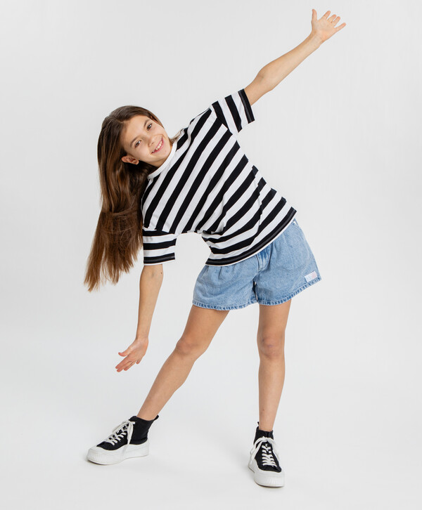 1360 р.  1700 р.  Шорты джинсовые голубые для девочки Button Blue