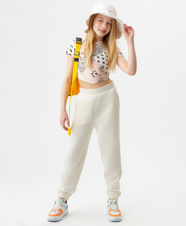 1080 р.  1350 р.  Джоггеры с карманами белые Button Blue