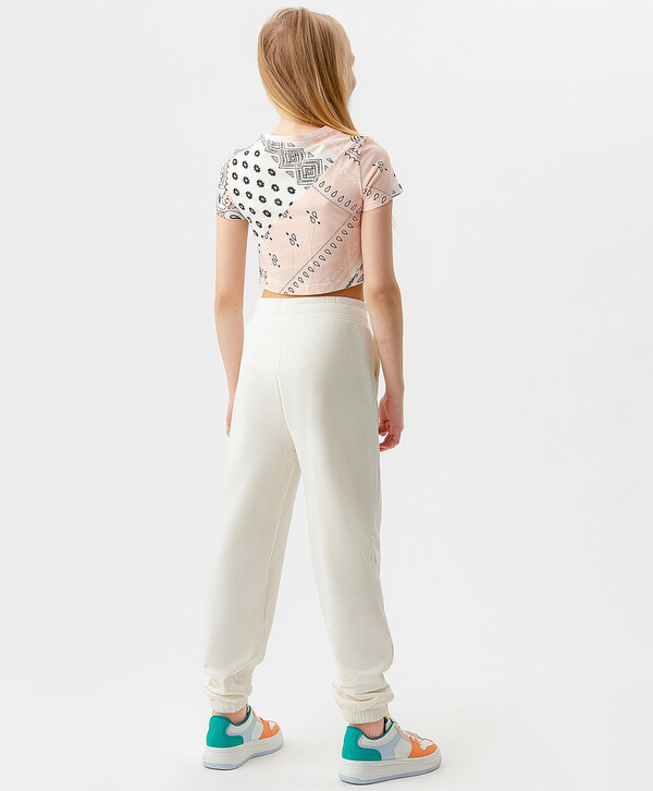 1080 р.  1350 р.  Джоггеры с карманами белые Button Blue