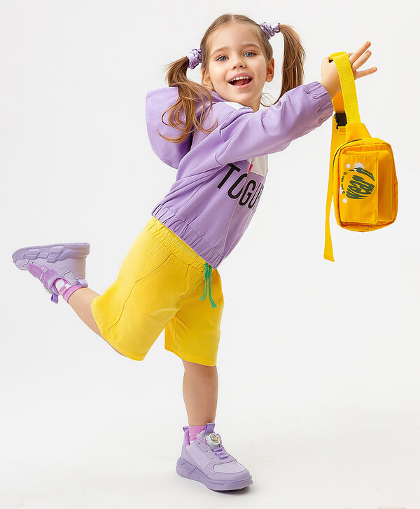 560 р.  700 р.  Шорты трикотажные хлопковые с карманами и завязками желтые для девочки Button Blue