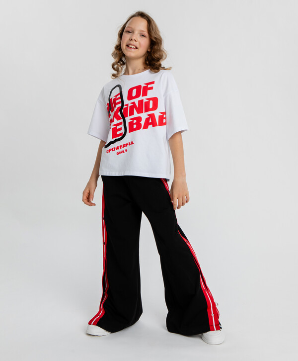 1720 р.  2150 р.  Брюки спортивные с лампасами и поясом черные для девочки Button Blue