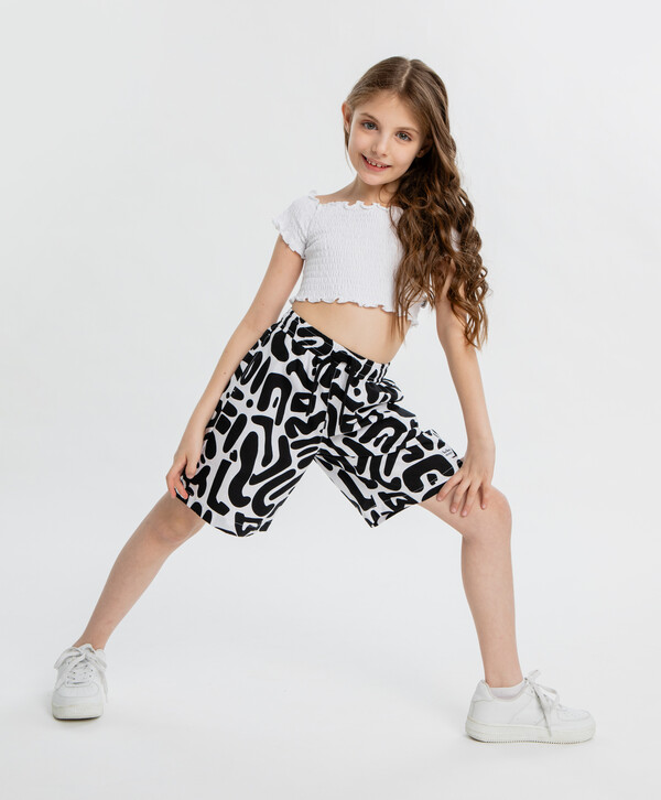 1400 р.  1750 р.  Шорты с принтом чёрно-белые для девочки Button Blue