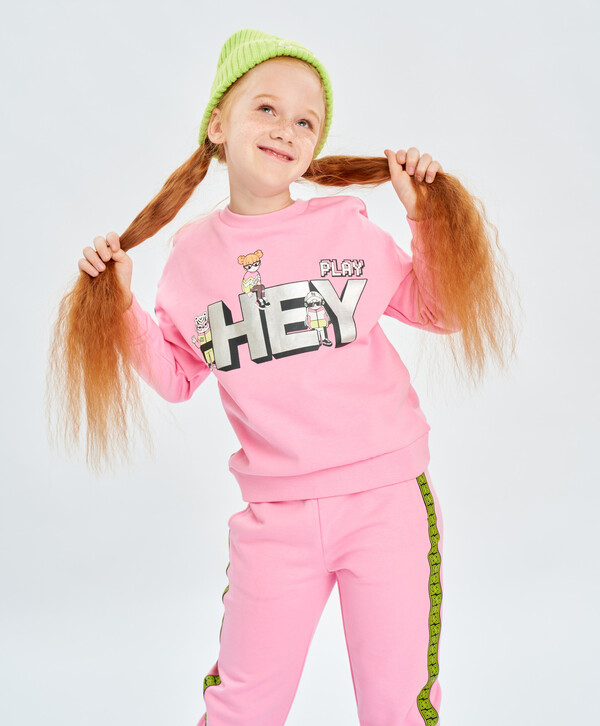 600 р. 1200 р. Толстовка с лампасами и принтом розовая Button Blue