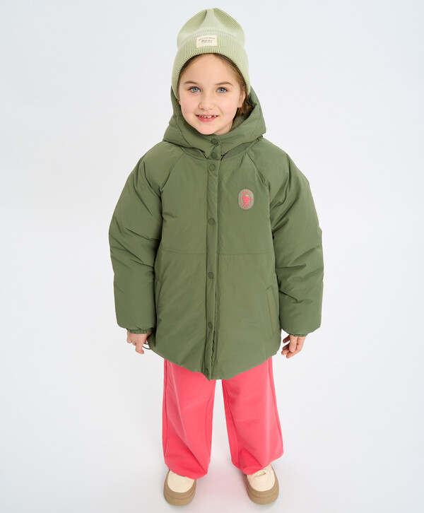 2535 р. 3900 р. Куртка для девочки демисезонная зеленая оверсайз с капюшоном Button Blue