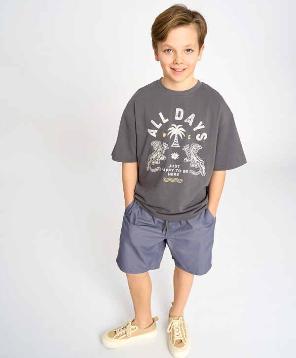 910 р.  1300 р.  Футболка с коротким рукавом для мальчика серая оверсайз с принтом Button Blue