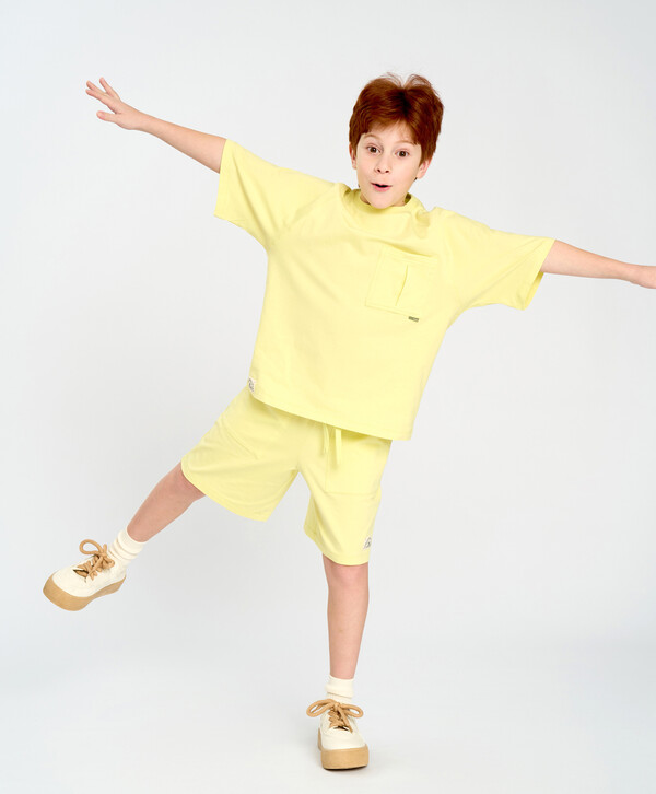 700 р.  1000 р.  Футболка с коротким рукавом для мальчика оверсайз желтая с карманом Button Blue