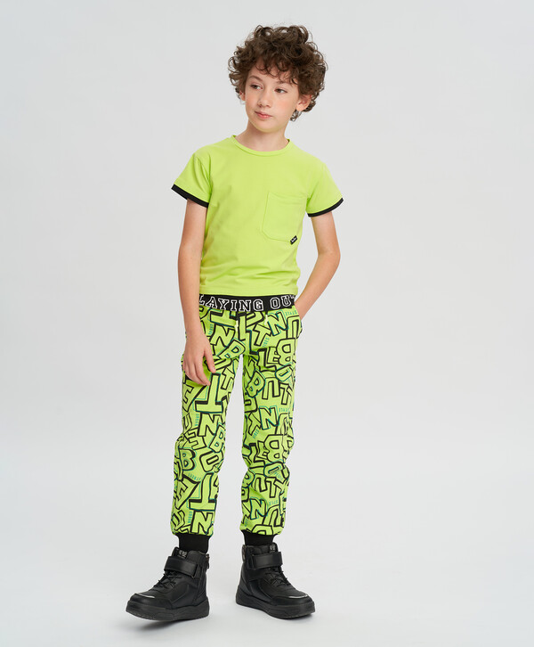 1040 р.  1300 р.  Джоггеры с поясом на резинке и олловер принтом салатовые для мальчика Button Blue