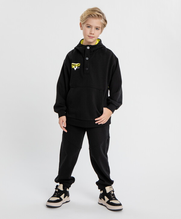 1680 р.  2100 р.  Джоггеры с поясом на резинке чёрные для мальчика Button Blue