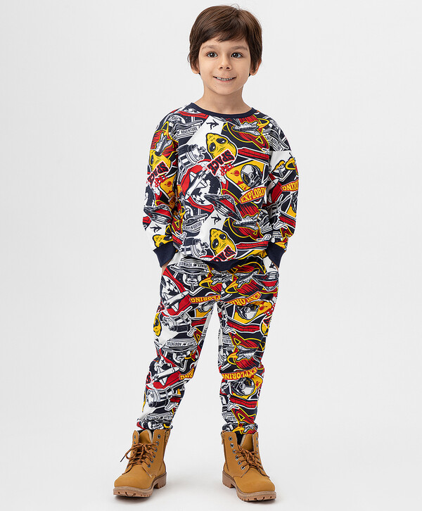 943 р.  1450 р.  Брюки-джоггеры с карманами и принтом разноцветные Button Blue