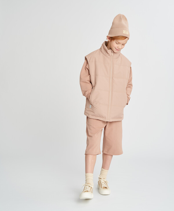 1890 р.  2700 р.  Жилет детский утепленный бежевый стеганый Button Blue