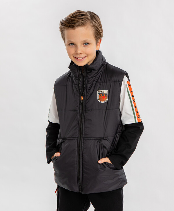 2160 р.  2700 р.  Жилет утепленный стёганный чёрный для мальчика Button Blue