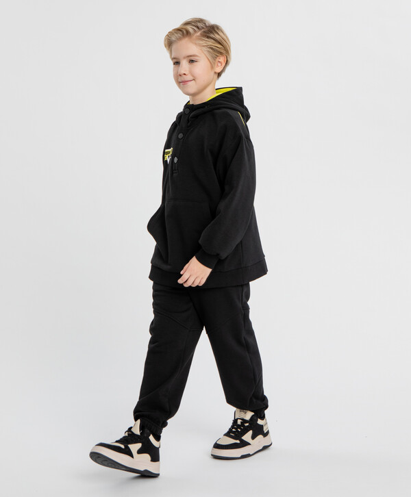 1680 р.  2100 р.  Джоггеры с поясом на резинке чёрные для мальчика Button Blue