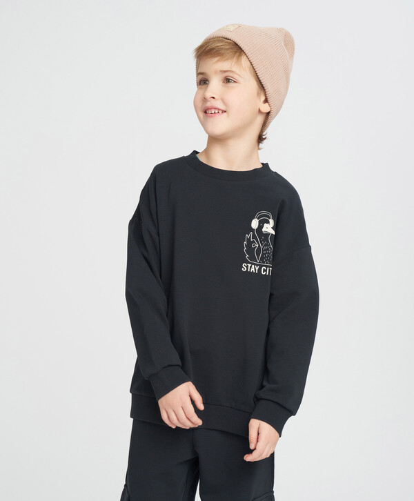 1260 р.  1800 р.  Свитшот детский черный оверсайз с принтом Button Blue