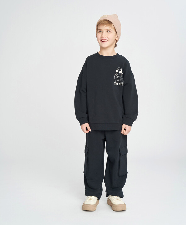 1260 р.  1800 р.  Свитшот детский черный оверсайз с принтом Button Blue