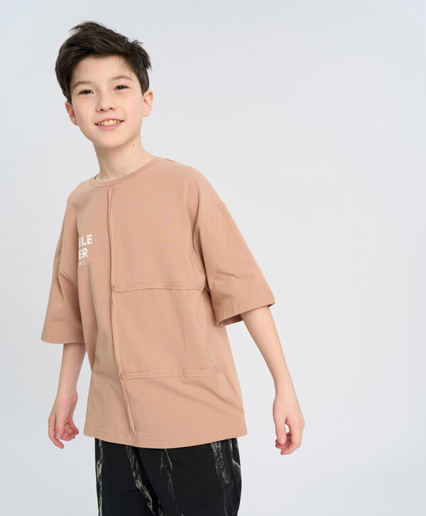 910 р.  1300 р.  Футболка оверсайз с коротким рукавом для мальчика бежевая с принтом Button Blue