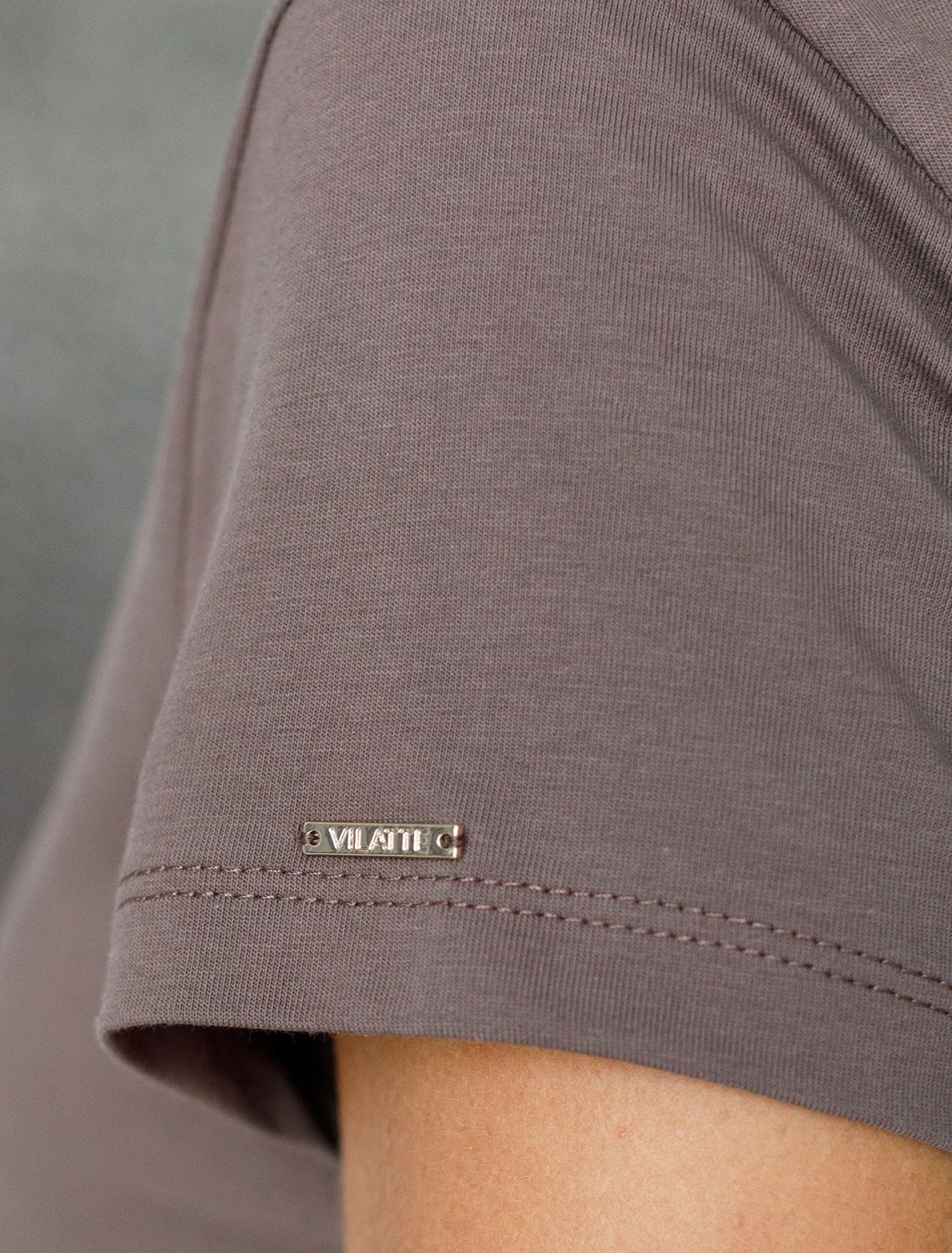 Нарядная футболка с принтом фольгой из премиального хлопка с эластаном D49.123 кофе_леопард