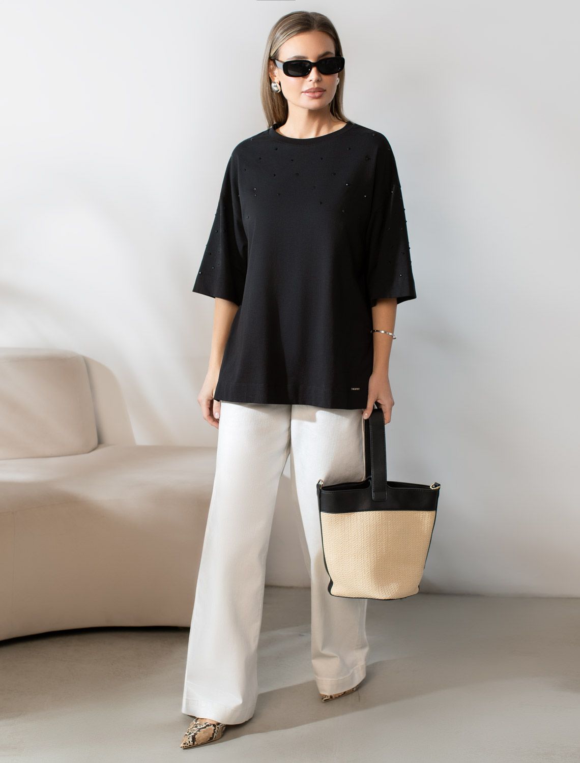 Футболка оверсайз с принтом стразами из премиального хлопка D49.125 черный_стразы