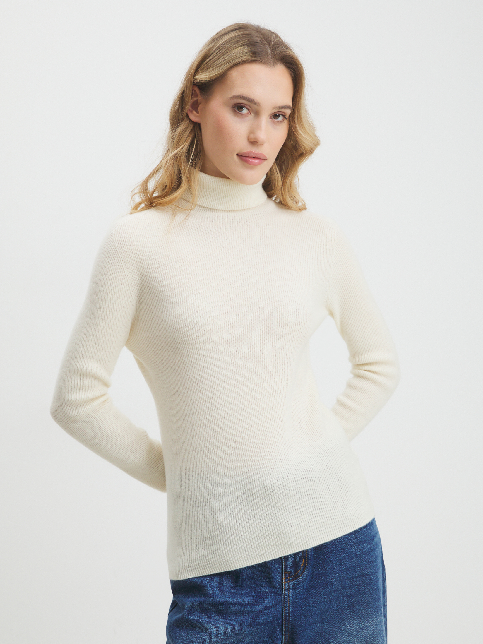 2413 р.  5610 р.  Женская водолазка MAISON DAVID