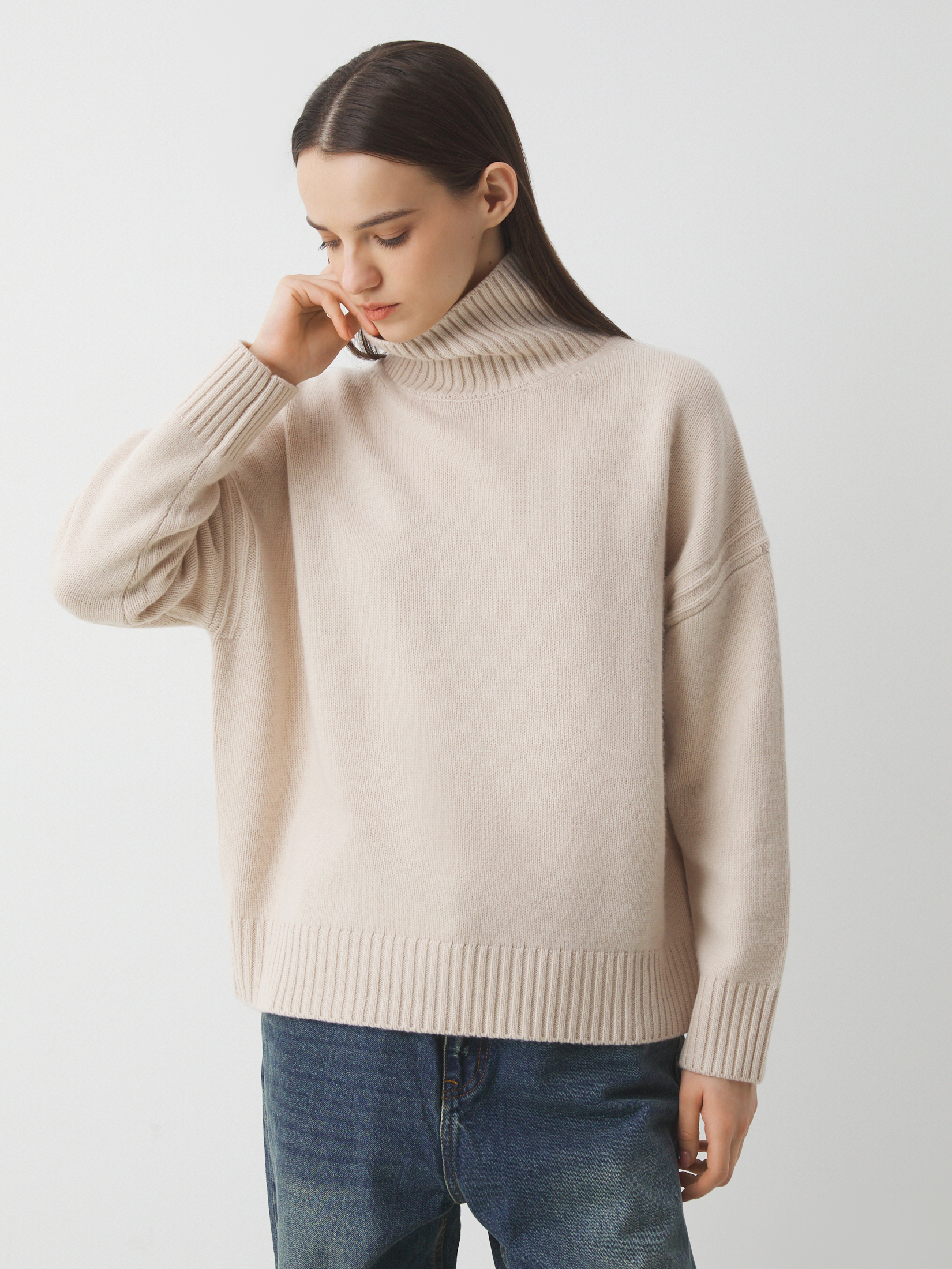 3660 р.  8510 р.  Женский свитер MAISON DAVID