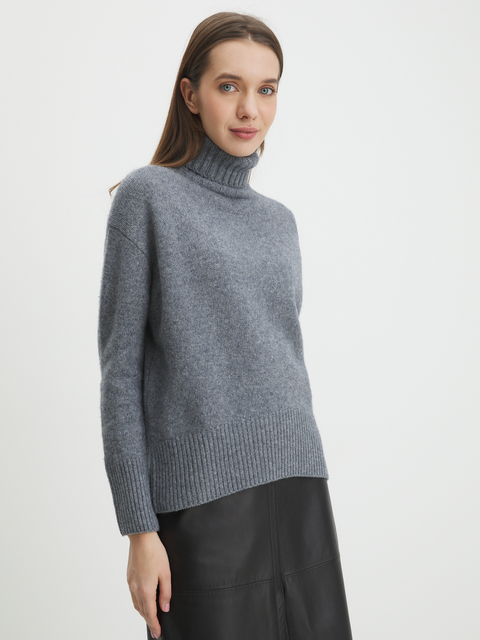 3071 р.  7140 р.  Женский свитер MAISON DAVID