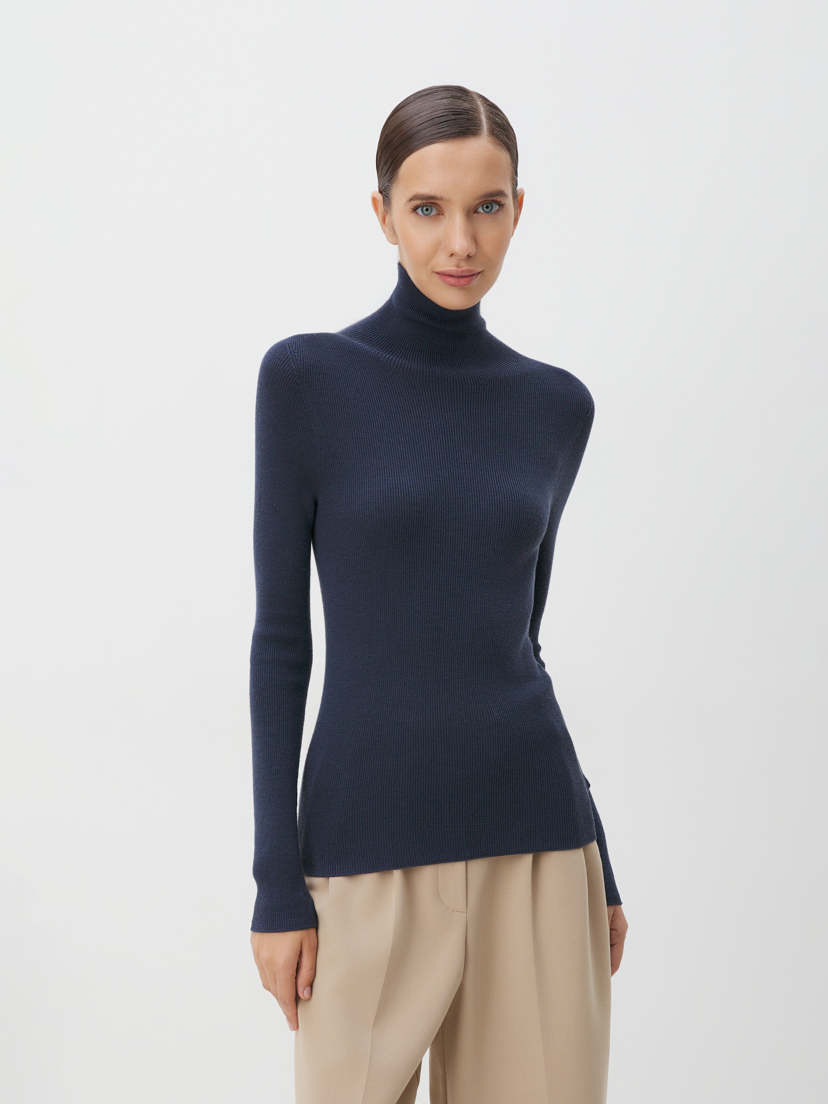 3058 р.  7110 р.  Женская бесшовная водолазка MAISON DAVID