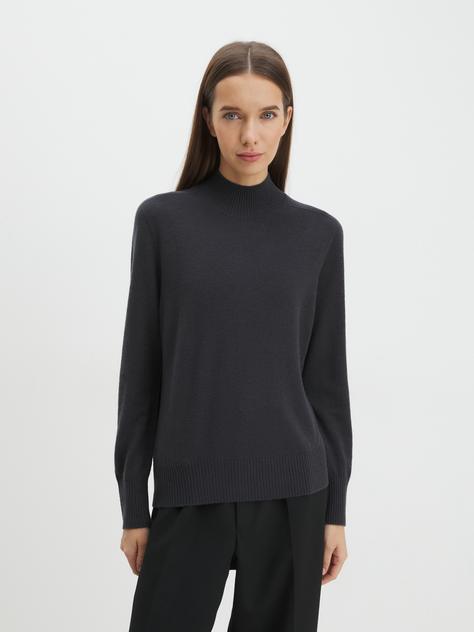 2024 р.  7560 р.  Женский бесшовный джемпер MAISON DAVID