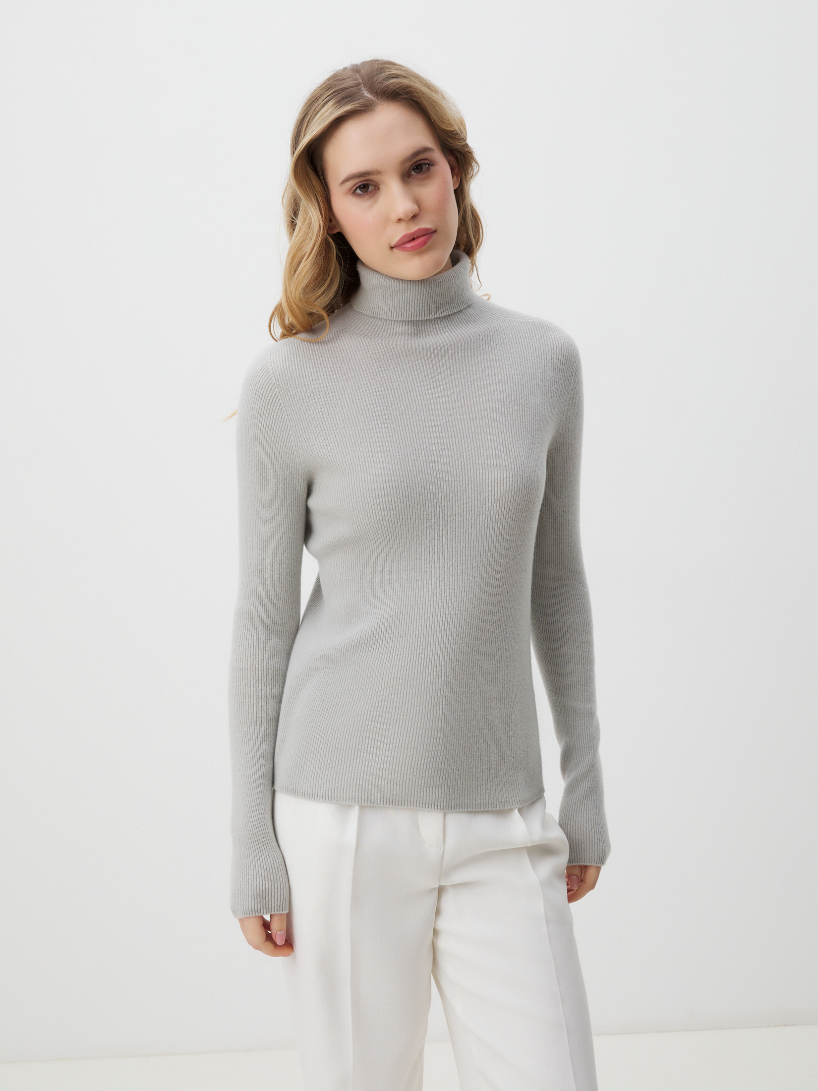 2660 р.  5290 р.  Женская водолазка MAISON DAVID