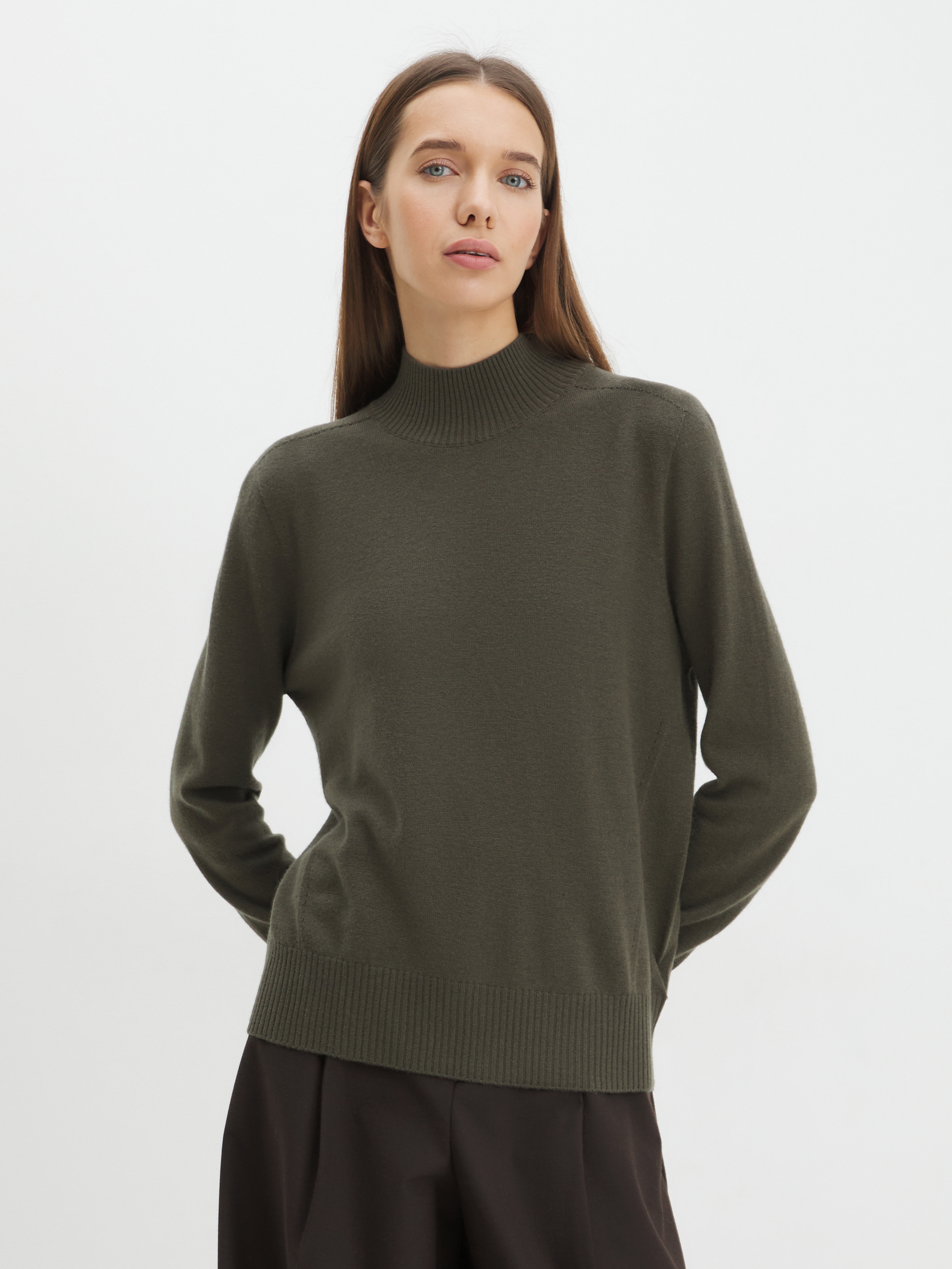 2533 р.  7560 р.  Женский бесшовный джемпер MAISON DAVID