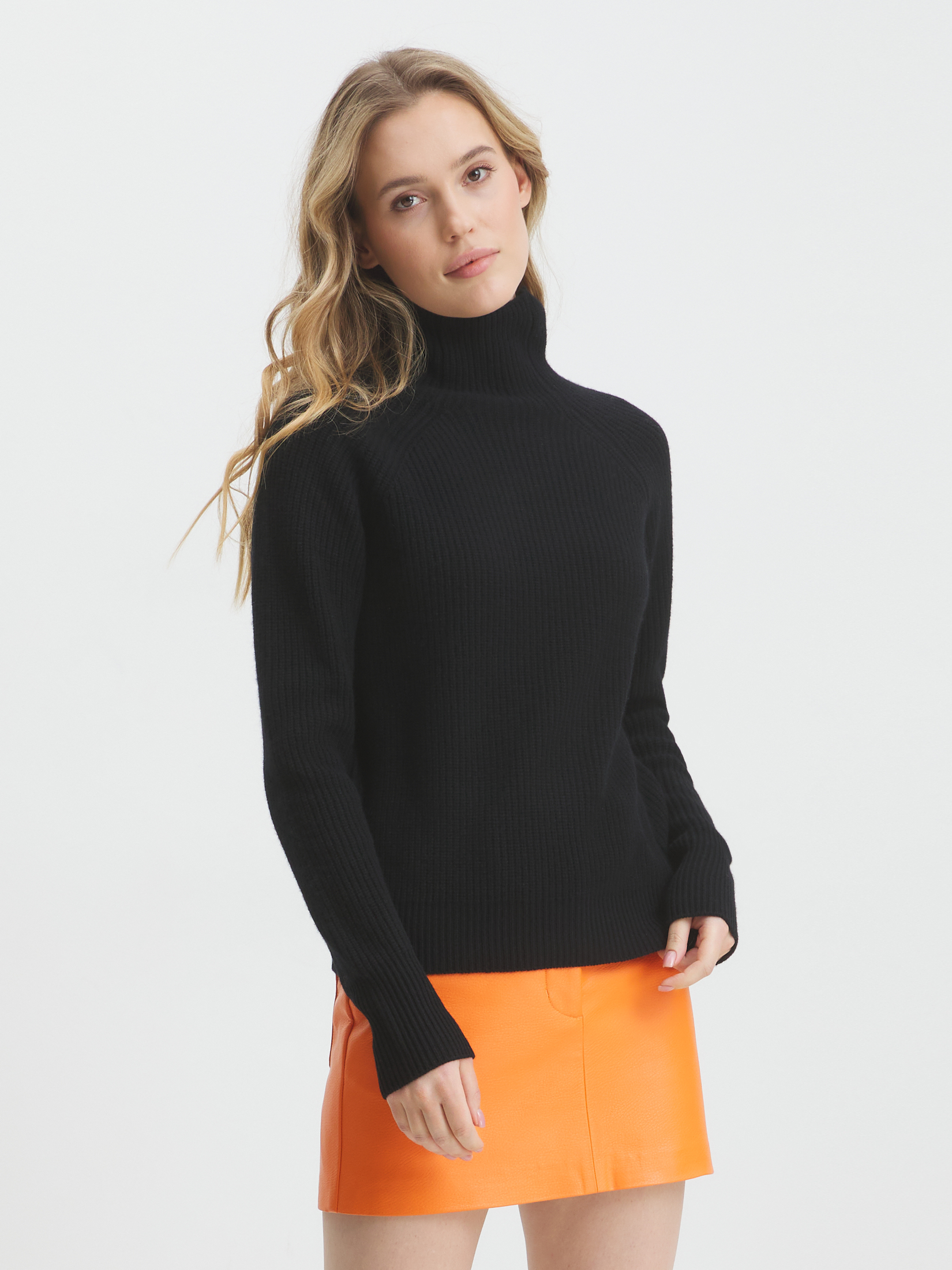 2684 р.  6240 р.  Женский свитер MAISON DAVID