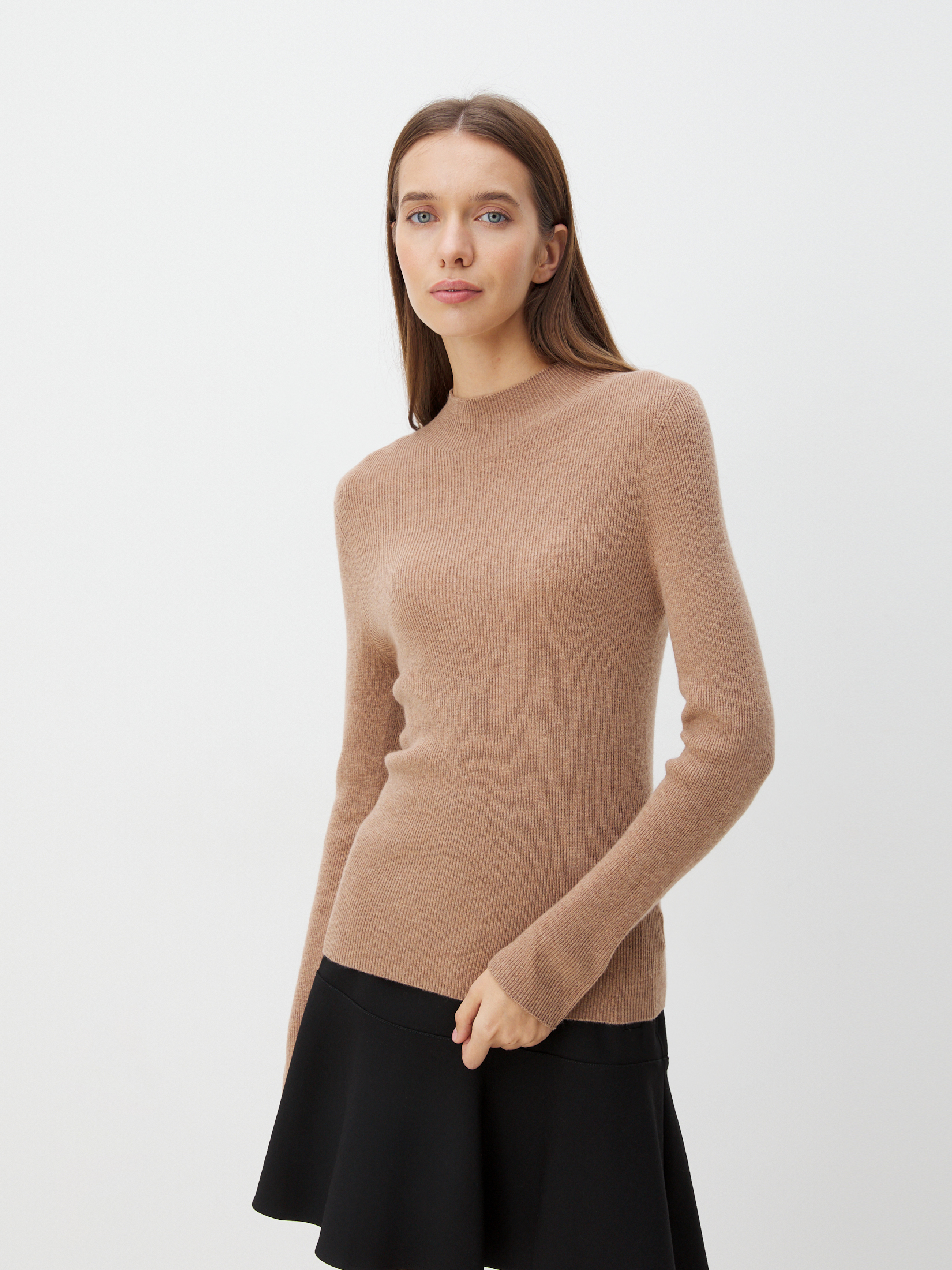 2069 р.  4810 р.  Женский бесшовный джемпер MAISON DAVID