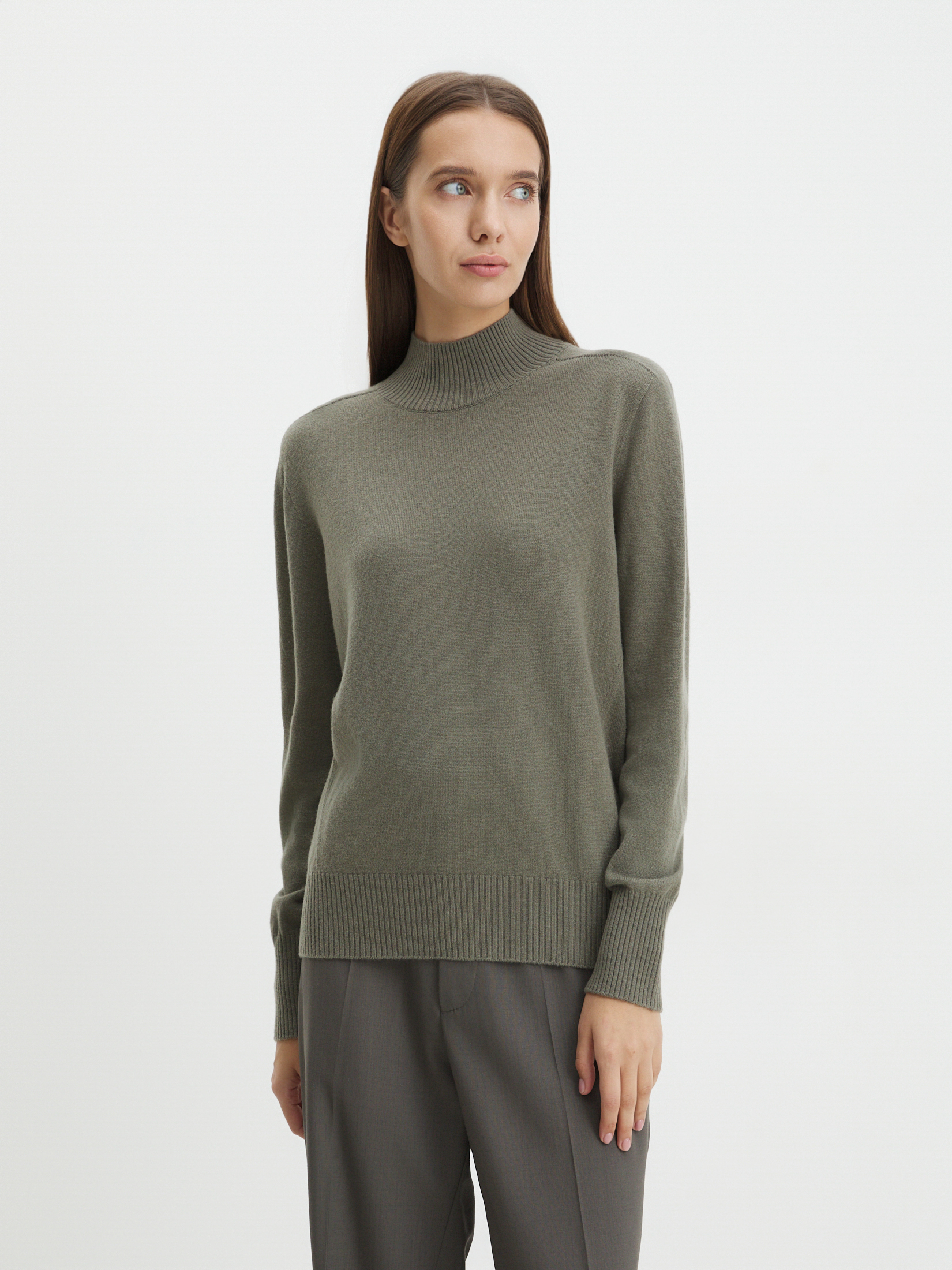 2533 р.  7560 р.  Женский бесшовный джемпер MAISON DAVID