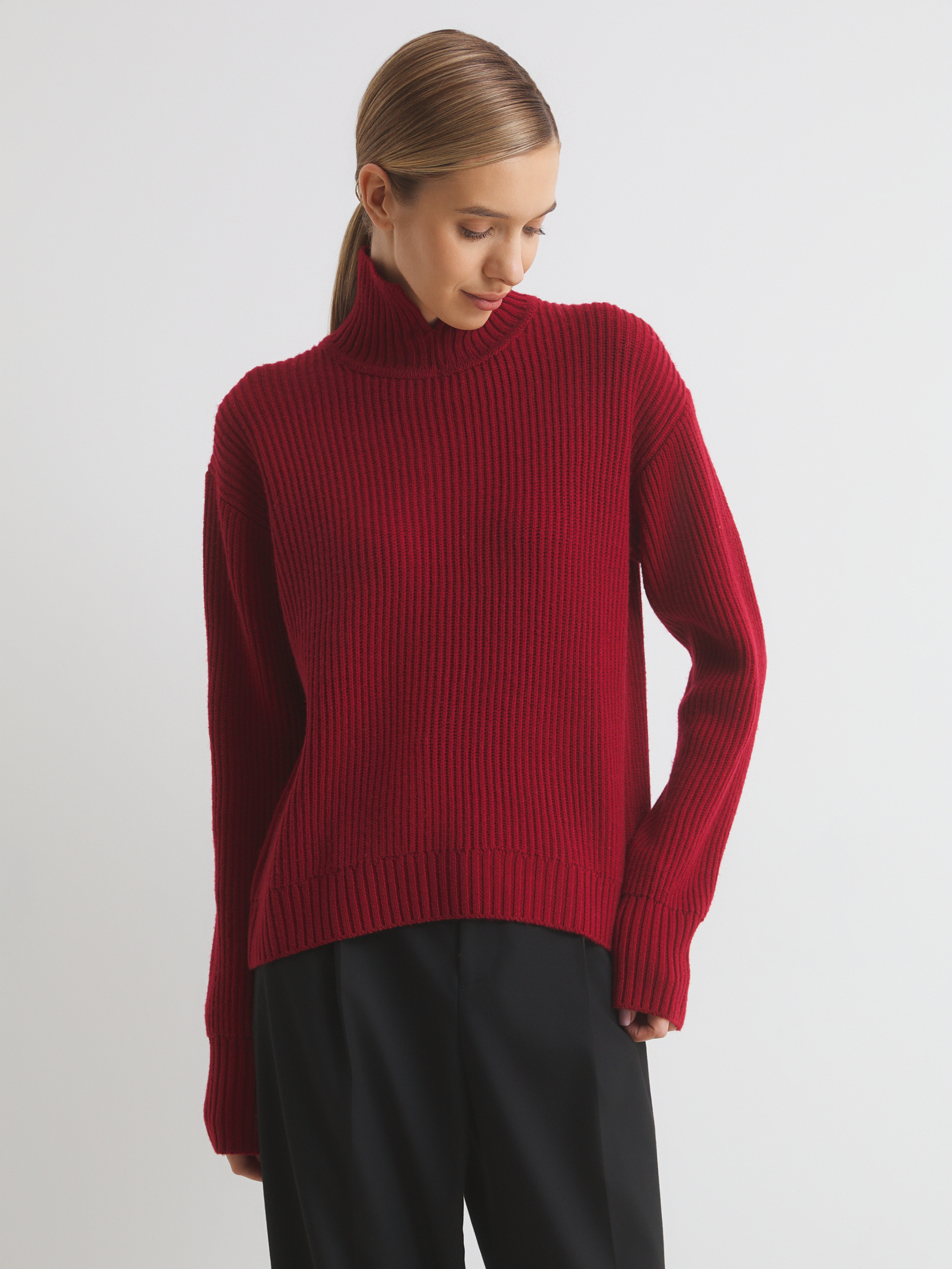 4348 р.  10110 р.  Женский свитер MAISON DAVID