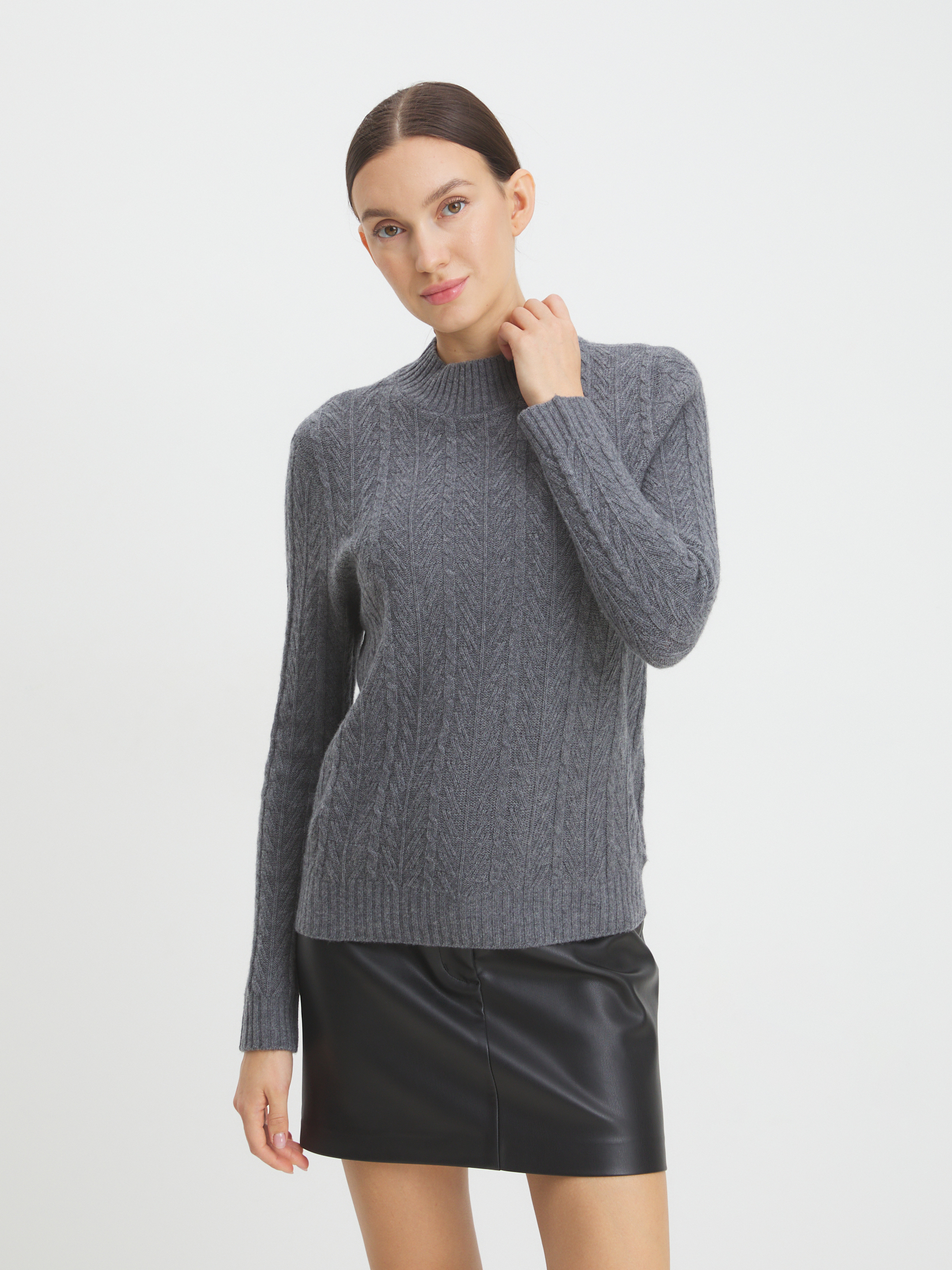 2864 р.  6660 р.  Женский свитер MAISON DAVID