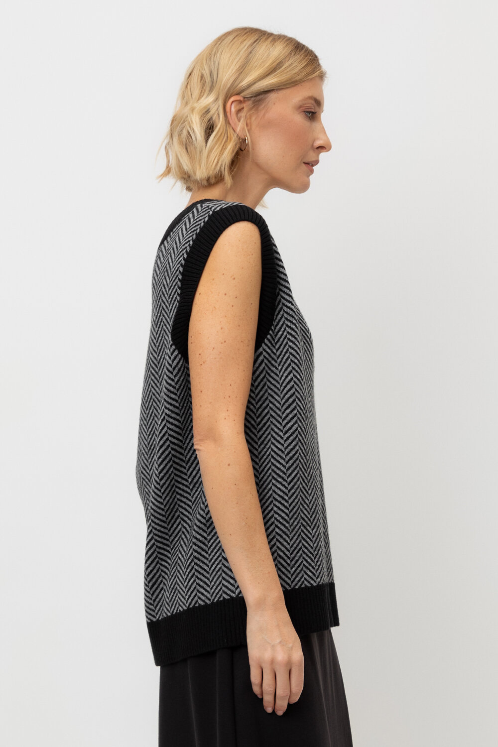 VERY NEAT Жилет ЕВ 30116/24ш 492950