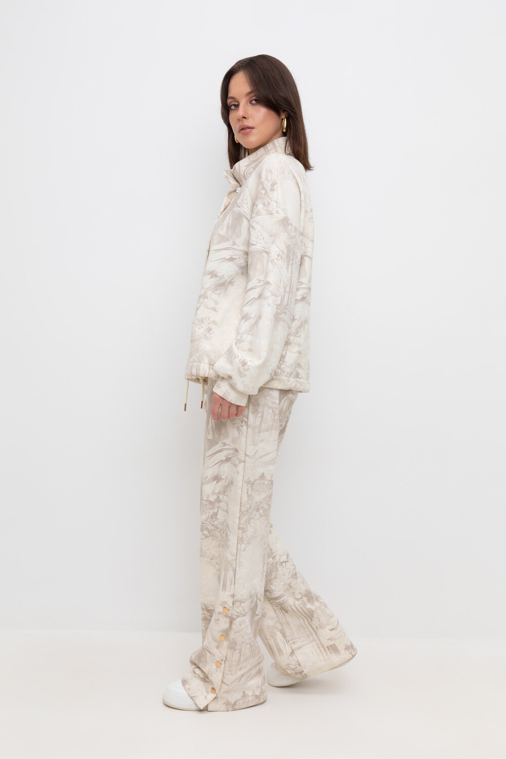 Ст.цена 2832р. VERY NEAT Брюки ЕВТ 4086 сливочный, древняя греция 403637