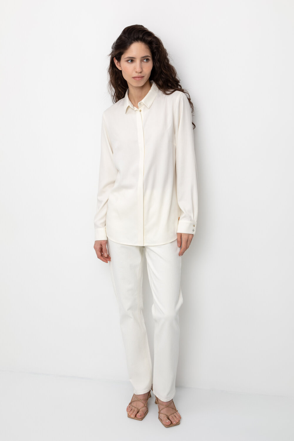 Ст.цена 3025р. VERY NEAT Джинсы ЕТ 40004/3 ВСТ 307470