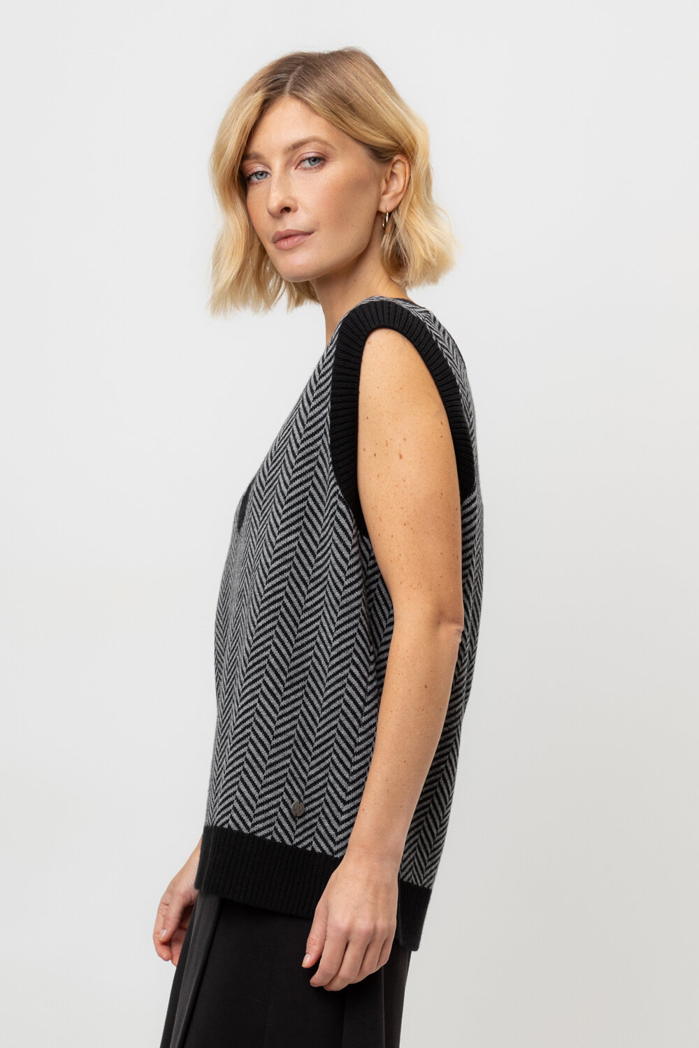 VERY NEAT Жилет ЕВ 30116/24ш 492950