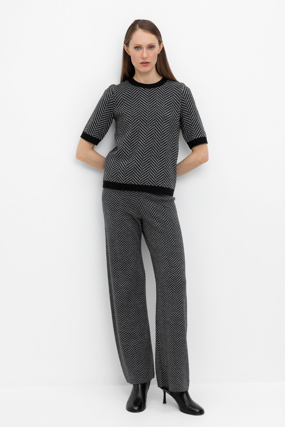 VERY NEAT Брюки ЕВ 437/24ш 492947