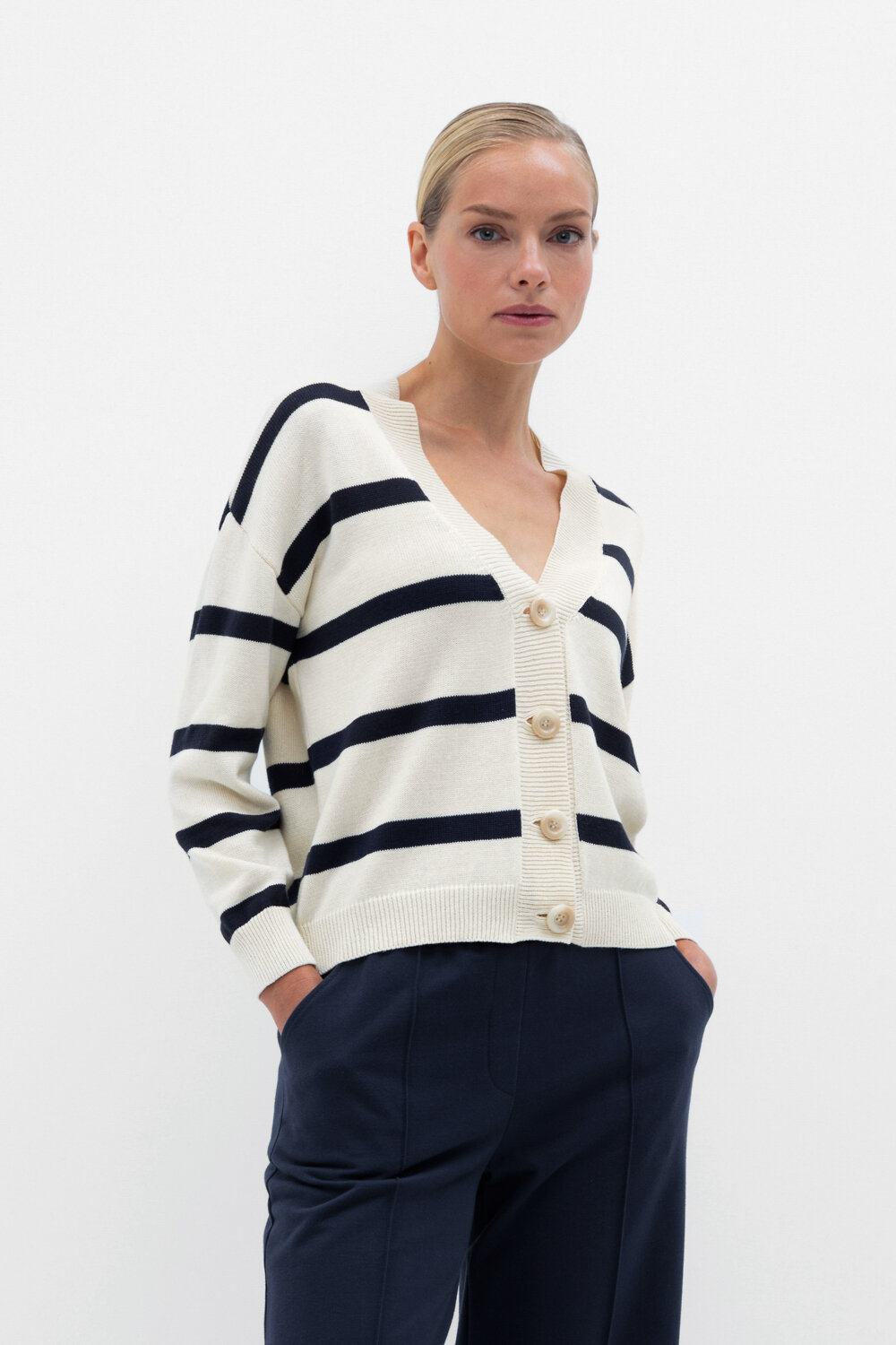 Ст.цена 3835р. VERY NEAT Кардиган ЕВ 30149 439701