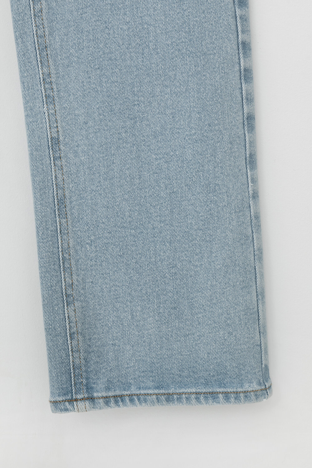 Ст.цена 3025р. VERY NEAT Джинсы ЕТ 40004/1 ВСТ 307469