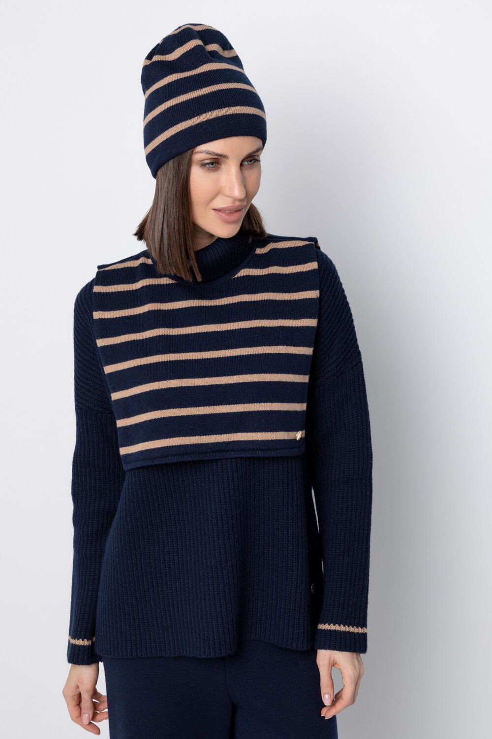 Ст.цена 1754р. VERY NEAT Шарф-манишка ЕВ 28002/ш 307487