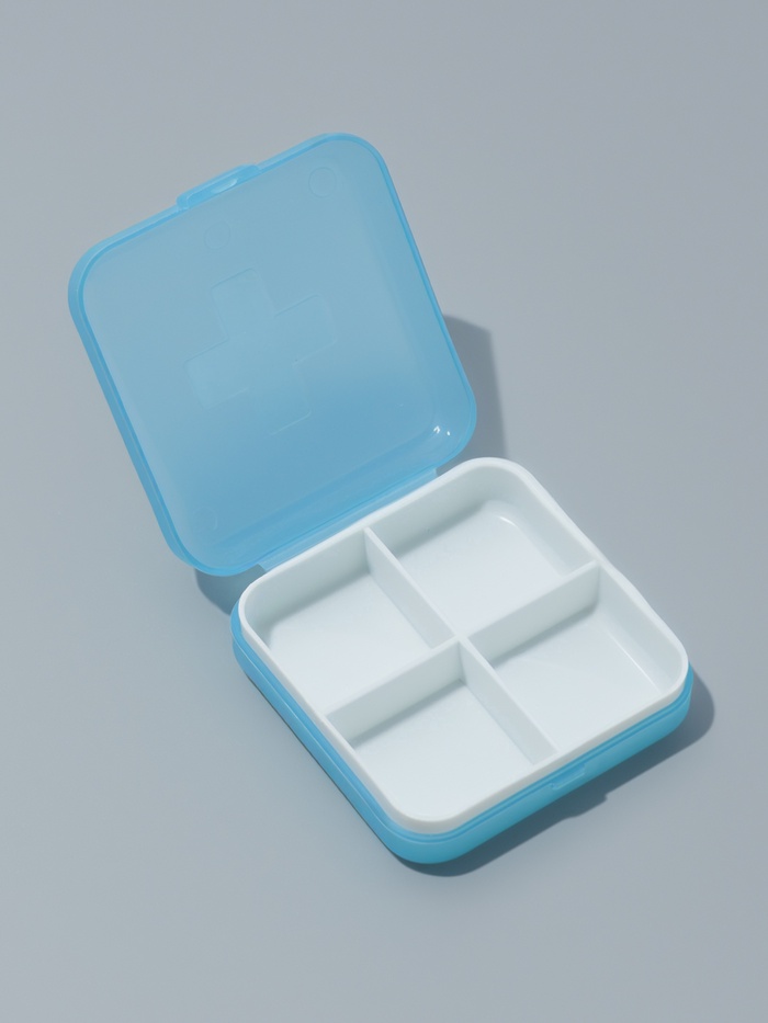 Таблетница, 4 секции, 6×6×2 см, съёмные секции, МИКС