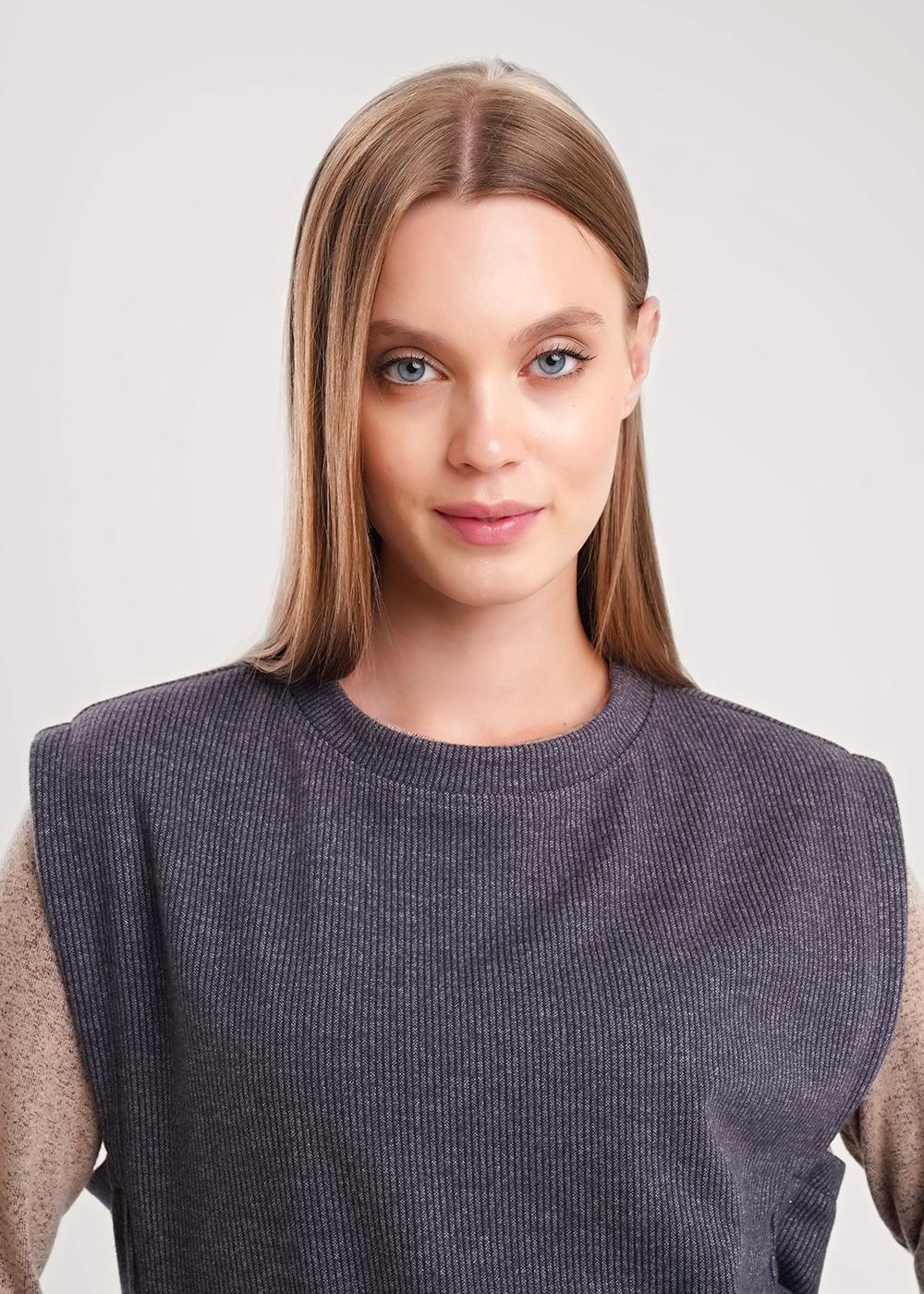 Ст.цена 1580р CLE 157025/190ввэ Жилет женский 157025/190ввэ т.серый/серый