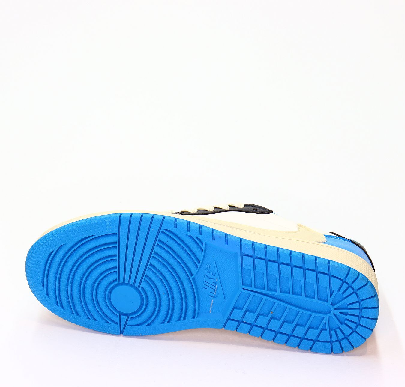 Кроссовки нат. Кожа (36-41)р. / шт. B977/21