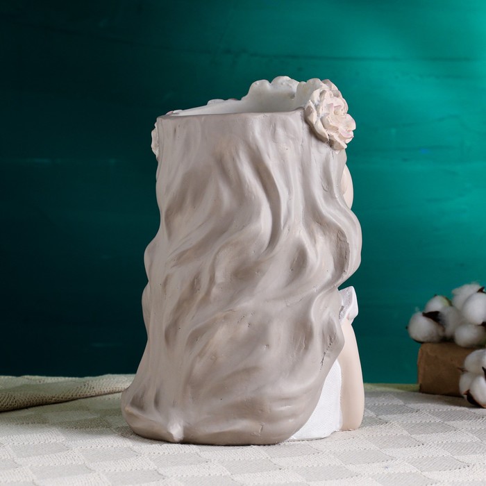 Фигурное кашпо - ваза для цветов «Принцесса», 2.4 л, 18×16×27 см, керамика, бежевое