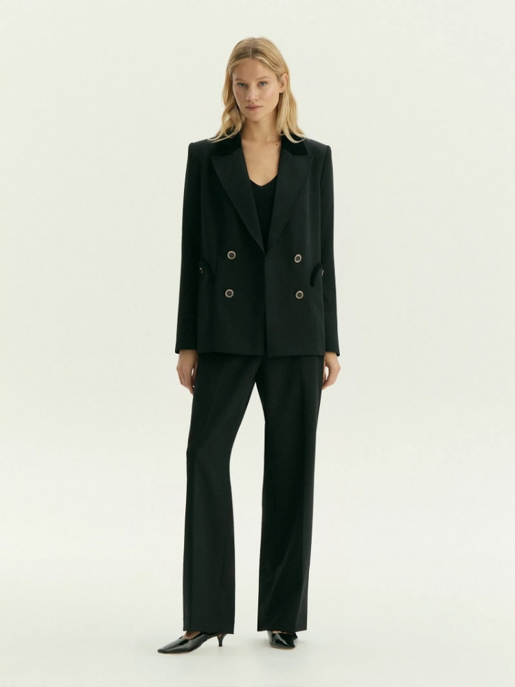 Двубортный жакет с бархатной отделкой ,
68% полиэстер, 27% вискоза, 5% эластан ,