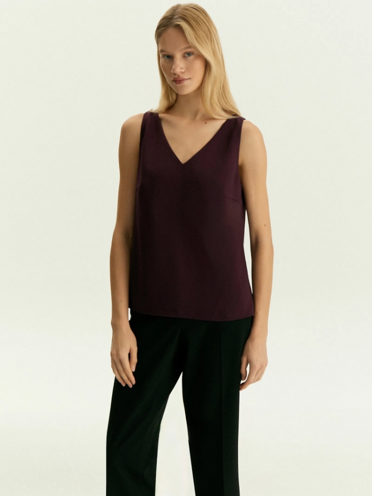 Топ с V образным вырезом ,
100% полиэстер ,