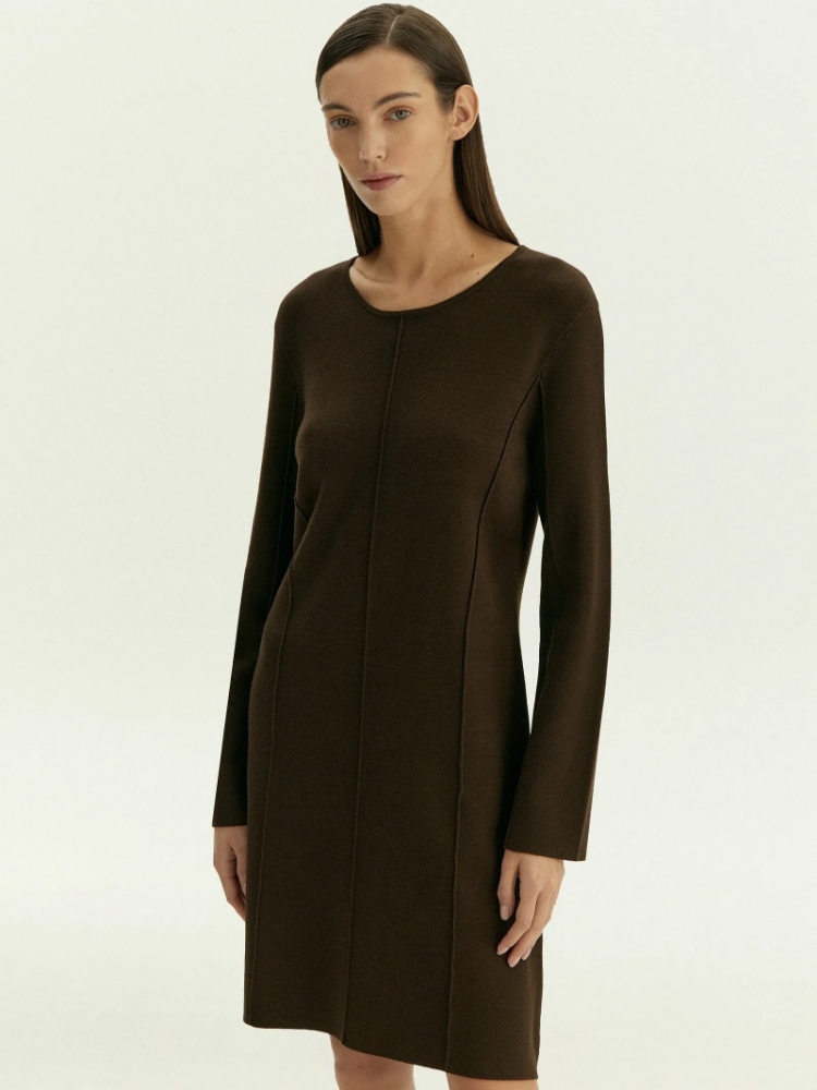 Трикотажное платье из вискозы ,
71% вискоза, 29% полиэстер ,