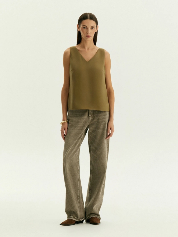 Топ приталенный ,
100% полиэстер ,